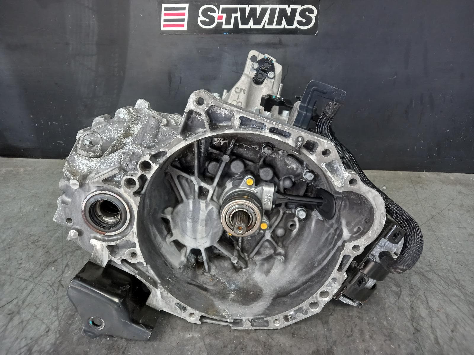 Used auto part listing image: 2018 HYUNDAI I30 TRANS GEARBOX MANUAL, PETROL, 1.6, TURBO, G4FJ, HATCH (S. KOREA VIN KMHH), 6 SPEED, PD, 03/17-12/23 0000367288