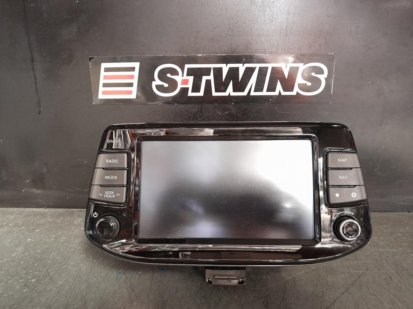 Used auto part listing image: 2018 HYUNDAI I30 HEAD UNIT, W/ DISPLAY UNIT, 8IN TOUCHSCREEN, W/ SAT NAV/PREMIUM AUDIO TYPE, PD, HATCH (S. KOREA VIN KMHH), 03/17-07/20 0000367637