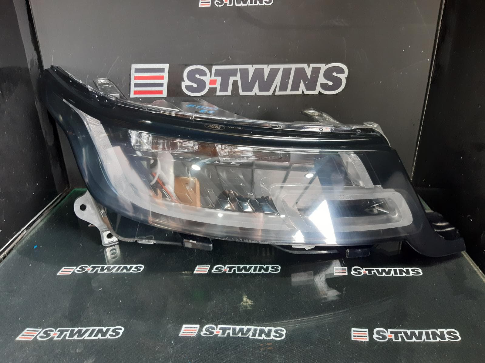 Used auto part listing image: 2018 LAND ROVER RANGEROVER SPORT RIGHT HEADLAMP L494, W/ LED TYPE, PREMIUM TYPE, 11/17-04/22 0000329855