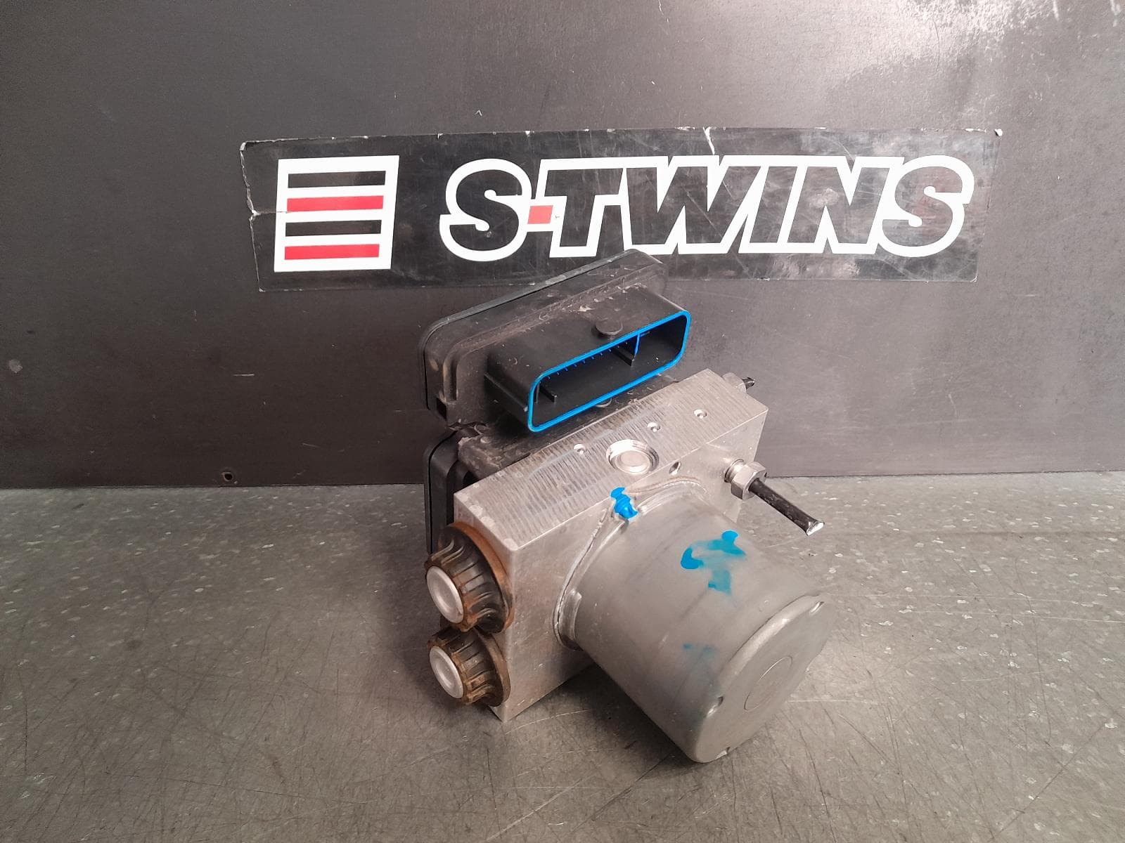 Used auto part listing image: 2021 FORD RANGER ABS PUMP MODULATOR PX, P/N HB3C2C405AA, 06/11-04/22 0000333071