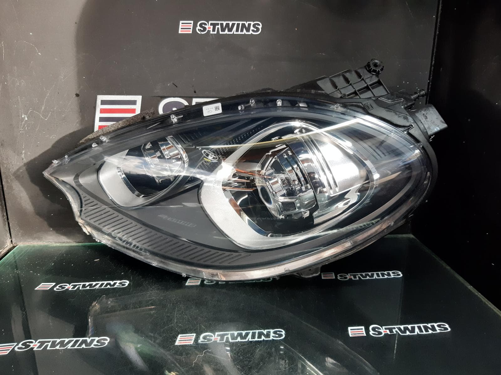 Used auto part listing image: 2016 PORSCHE MACAN LEFT HEADLAMP 95B, W/ BI-XENON, ADAPTIVE TYPE, 06/14-07/18 0000347168