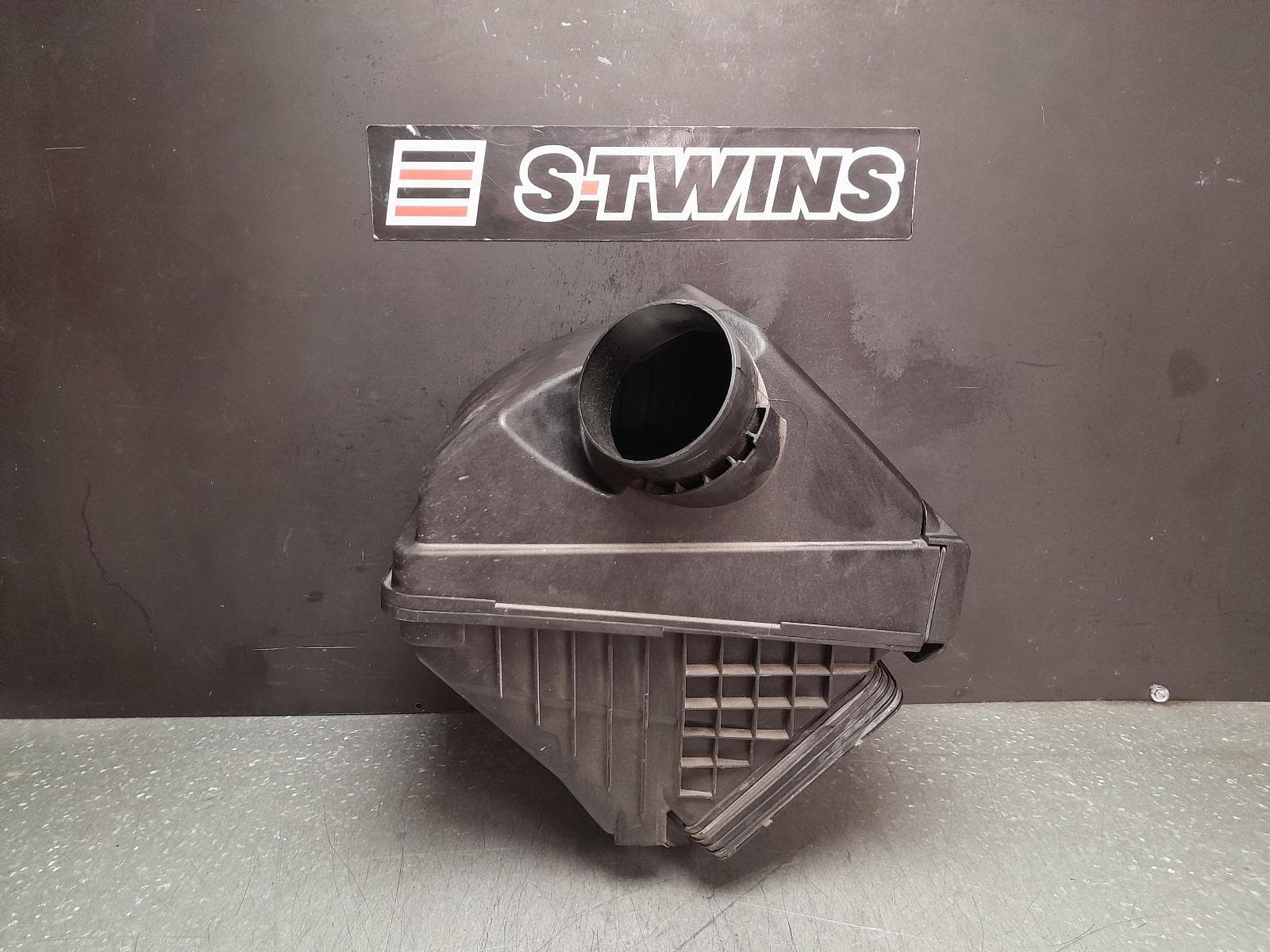 Used auto part listing image: 2018 HYUNDAI SONATA AIR CLEANER BOX AIR CLEANER, LF, 2.0, PETROL, 08/17-01/20 0000362435