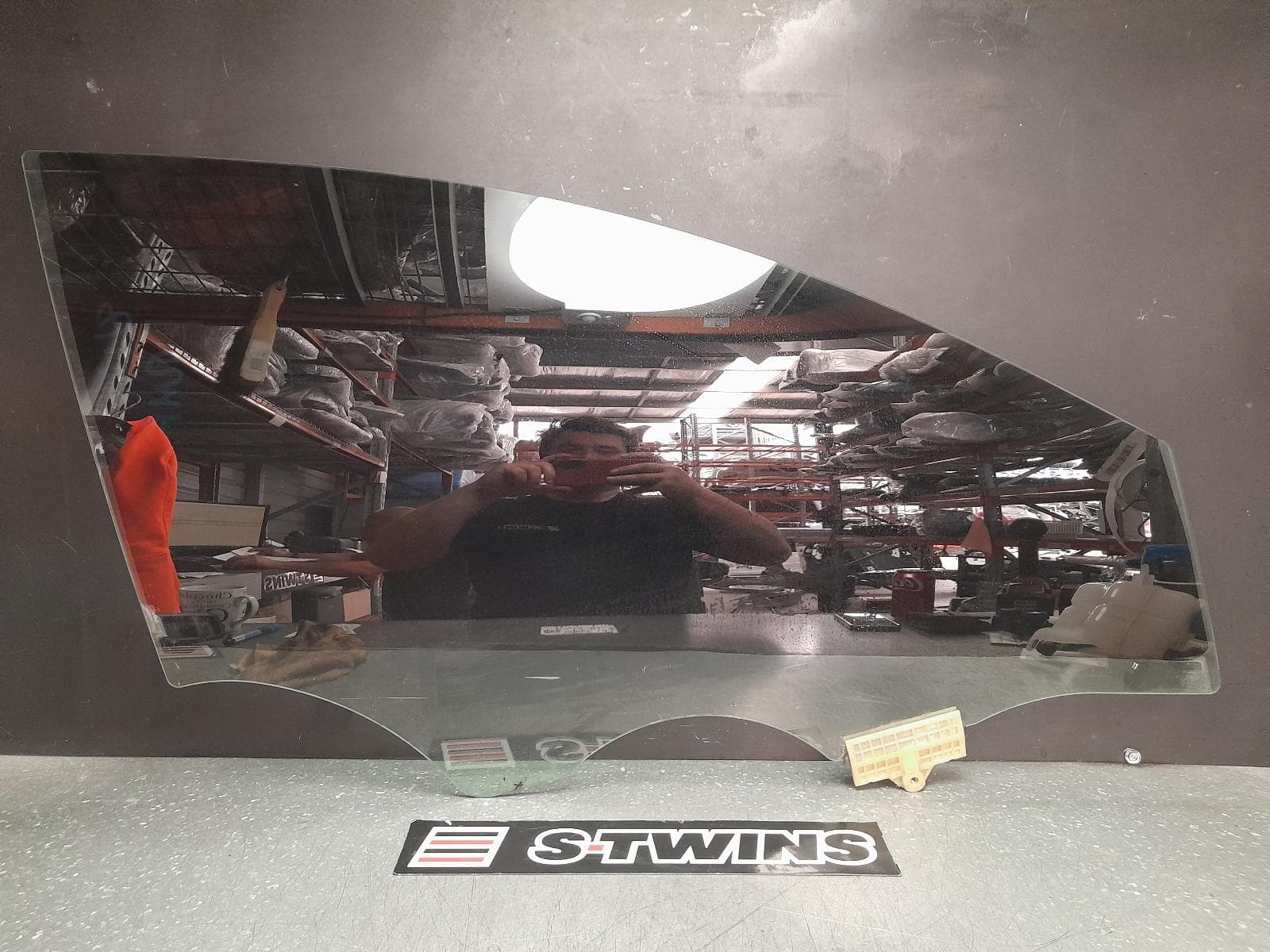 Used auto part listing image: 2018 HYUNDAI SONATA RIGHT FRONT DOOR WINDOW LF, 10/14-01/20 0000362442