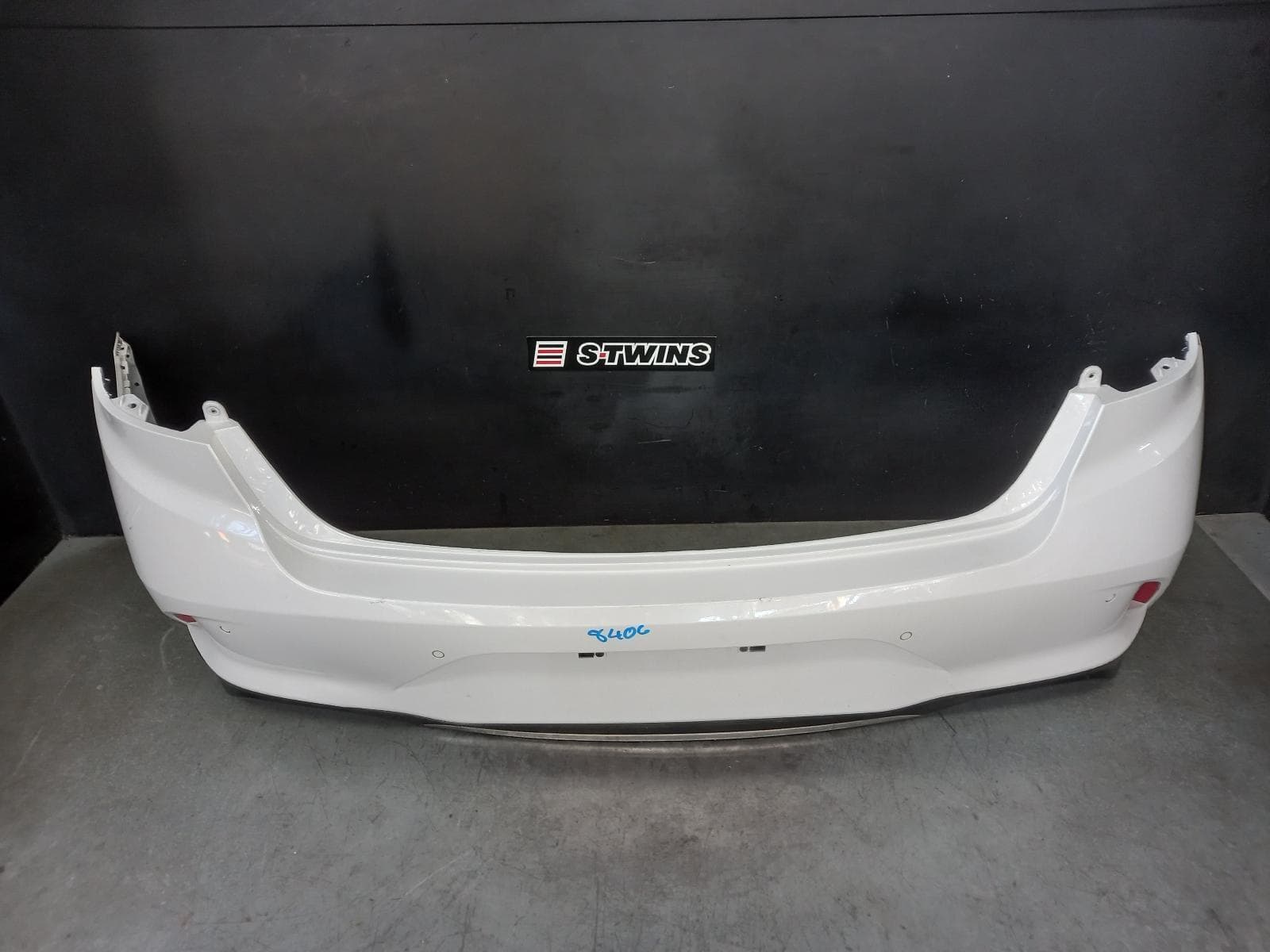 Used auto part listing image: 2018 HYUNDAI SONATA REAR BUMPER BUMPER BAR, LF, PREMIUM, 08/17-01/20 0000362443