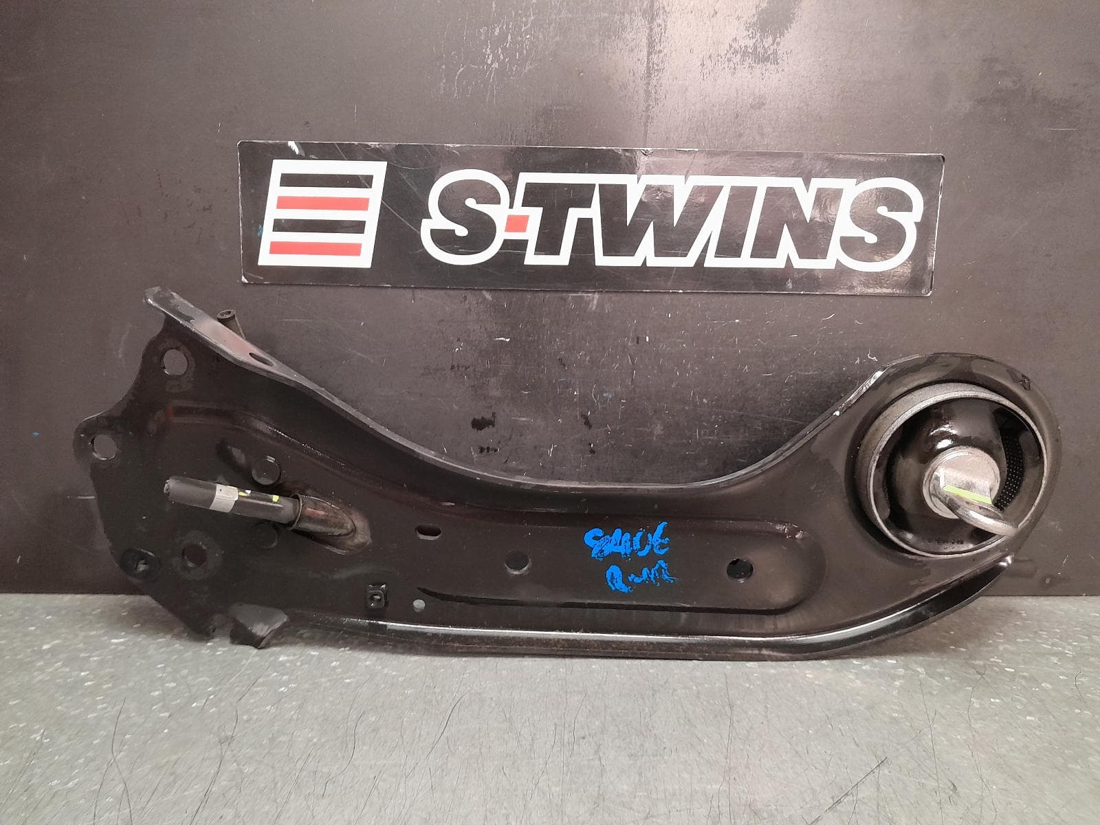 Used auto part listing image: 2018 HYUNDAI SONATA RIGHT REAR TRAILING ARM LOWER CONTROL ARM-REAR, LF, 10/14-01/20 0000362450
