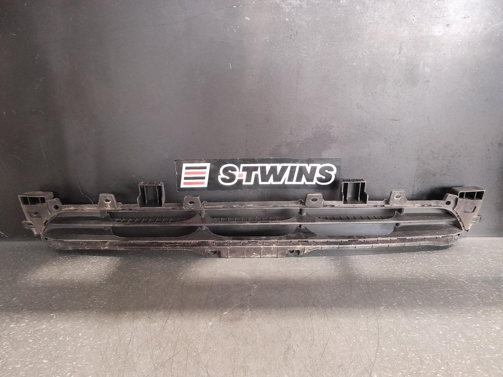 Used auto part listing image: 2020 KIA SELTOS GRILLE RADIATOR GRILLE (LOWER), SP2, 07/19-07/22 0000325345