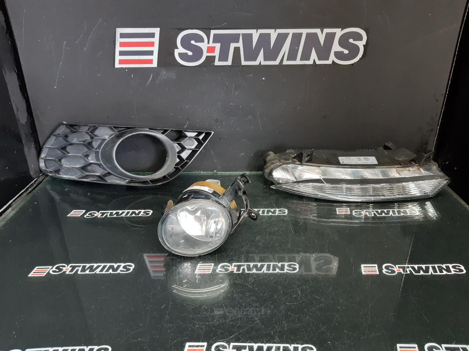 Used auto part listing image: 2011 SKODA OCTAVIA RIGHT INDICATOR FOG SIDE DAYTIME RUNNING LAMP, 1Z, 05/09-10/13 0000326988