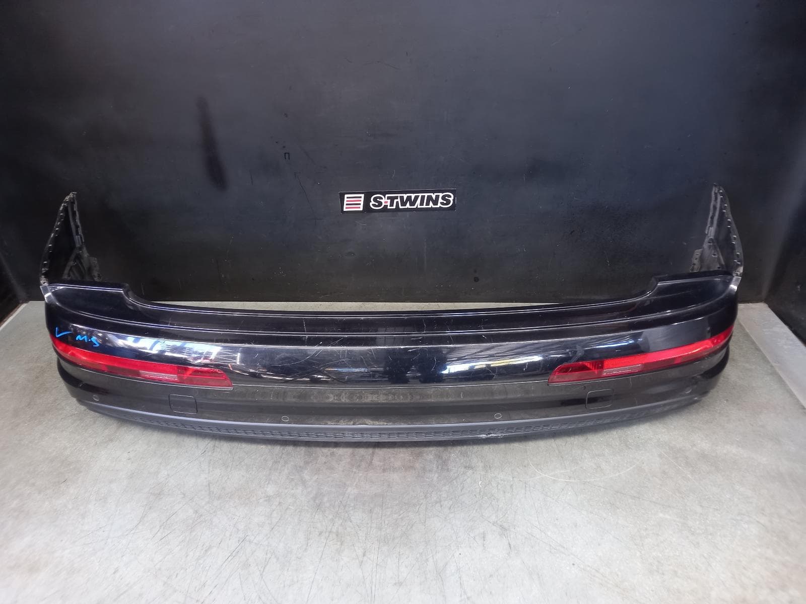 Used auto part listing image: 2018 AUDI Q7 REAR BUMPER 4M, BUMPER BAR (2 PIECE), GREY, S-LINE/SQ7, 09/15-03/20 0000327773