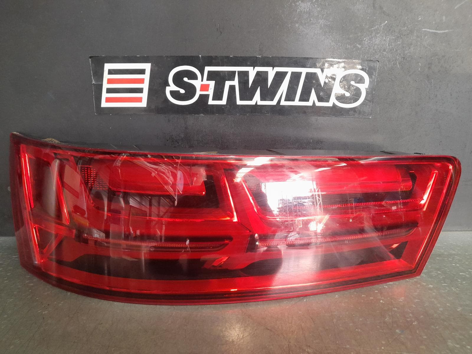 Used auto part listing image: 2018 AUDI Q7 LEFT TAILLIGHT 4M, IN TAILGATE, LED TYPE (OPT 8SP 5PIN), 09/15-03/20 0000327752