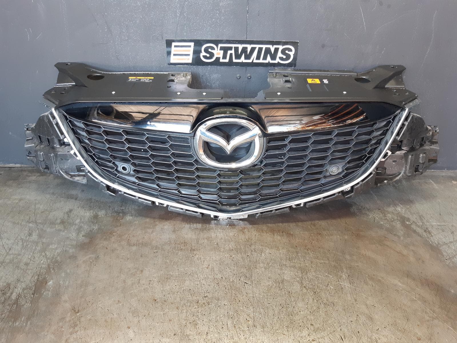 Used auto part listing image: 2013 MAZDA CX5 GRILLE RADIATOR GRILLE, KE, W/ PARK SENSOR TYPE, 02/12-12/14 0000327535
