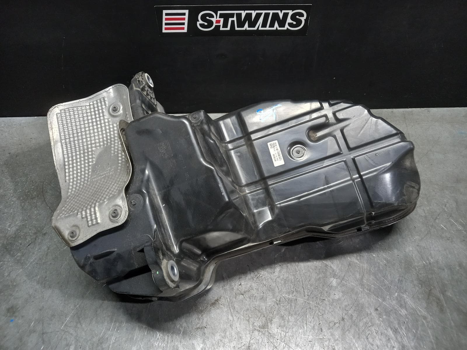 Used auto part listing image: 2018 AUDI Q7 ADBLUE TANK DIESEL, 4M, 09/15-03/20 0000327848