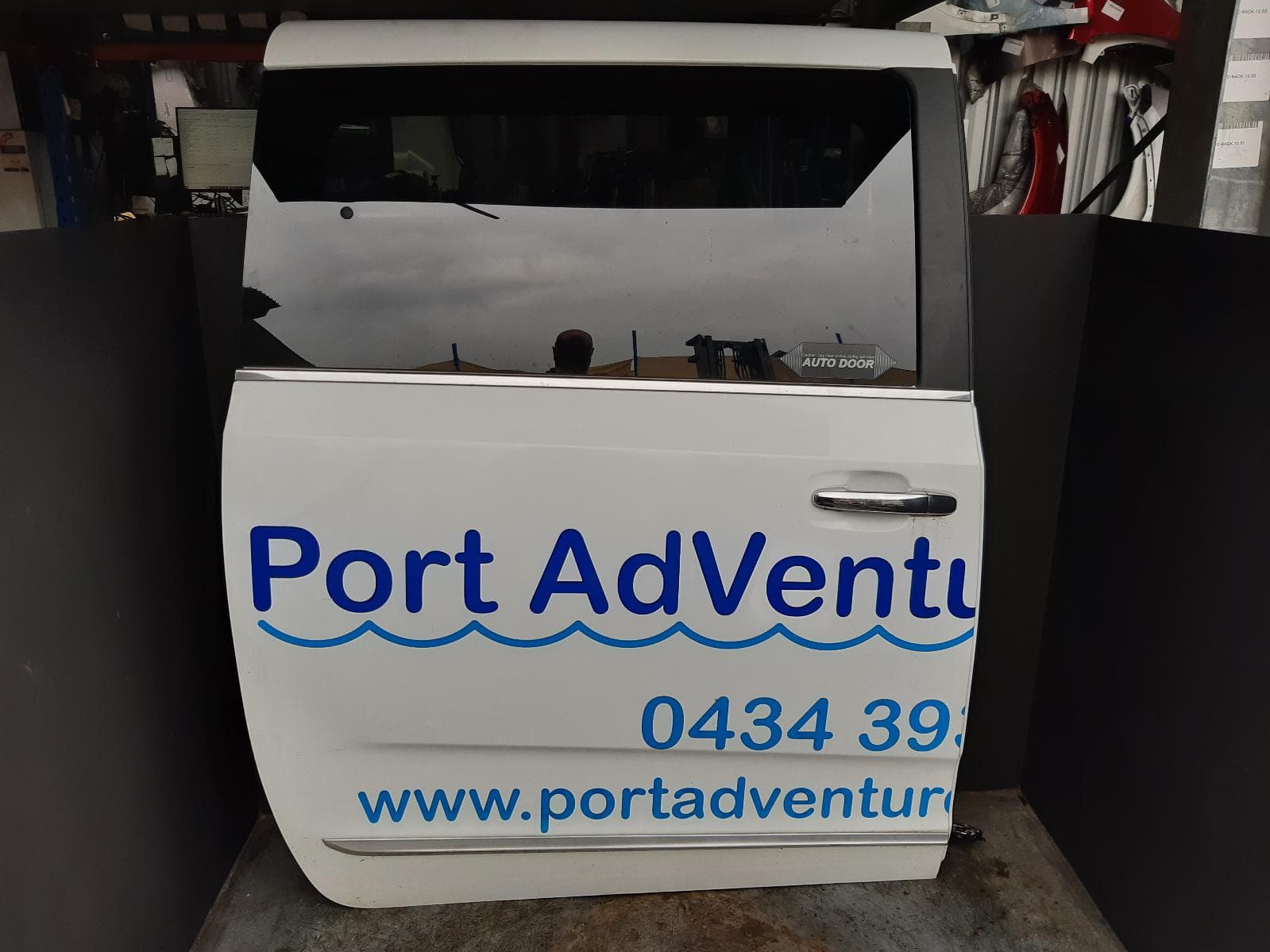 Used auto part listing image: 2021 LDV G10 VAN RIGHT REAR DOOR SLIDING SV7A, WAGON, POP-OUT GLASS TYPE, W/ MOULD, ELECTRIC TYPE, 04/15-08/22 0000328944