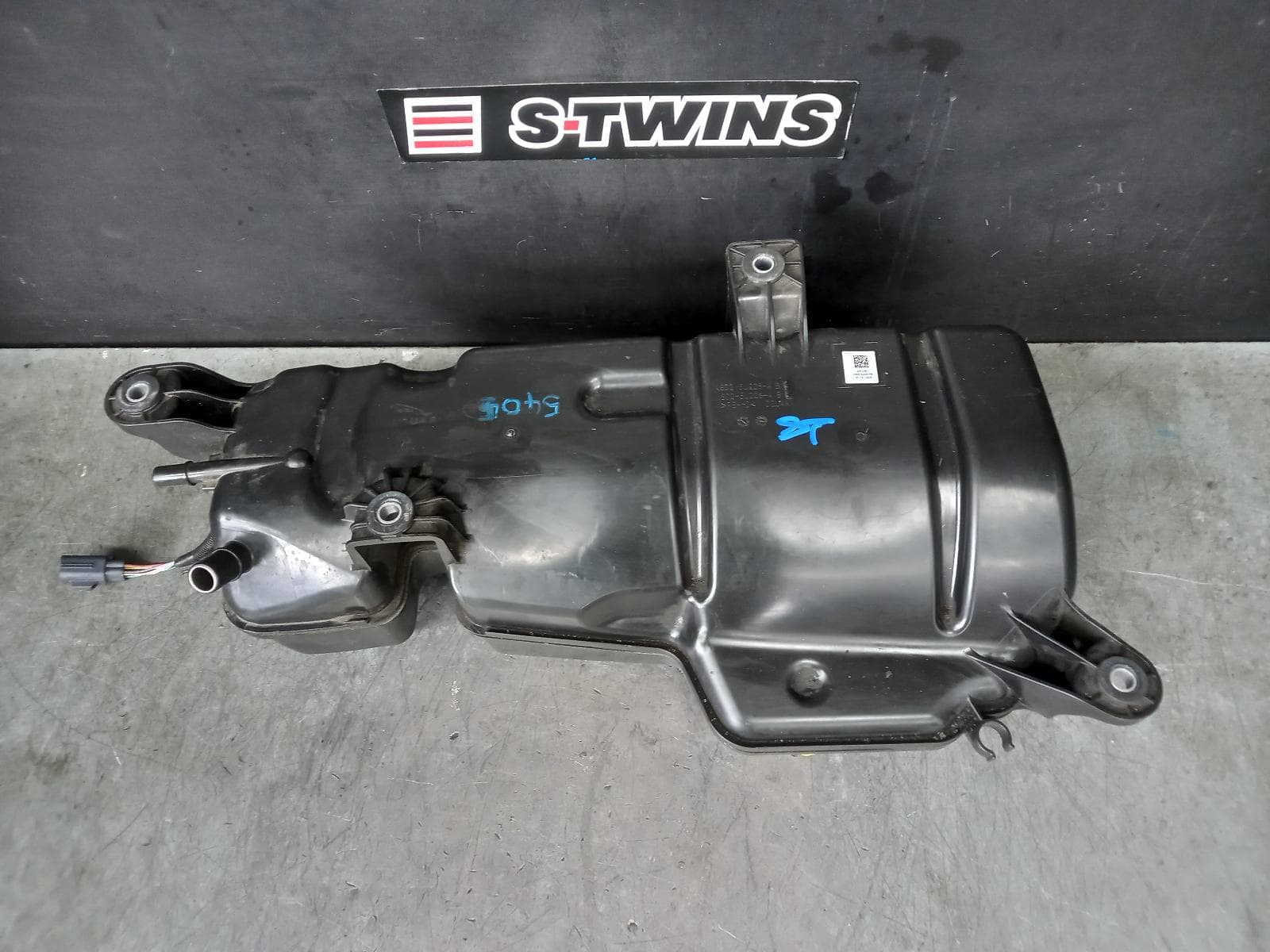 Used auto part listing image: 2020 LAND ROVER RANGE ROVER EVOQUE ADBLUE TANK L551, 02/19- 0000334572