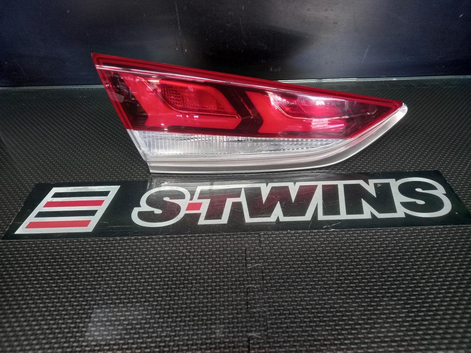 Used auto part listing image: 2018 HYUNDAI SONATA REAR GARNISH BOOTLID LAMP (LH SIDE), LED TYPE, LF, 08/17-01/20 0000339800