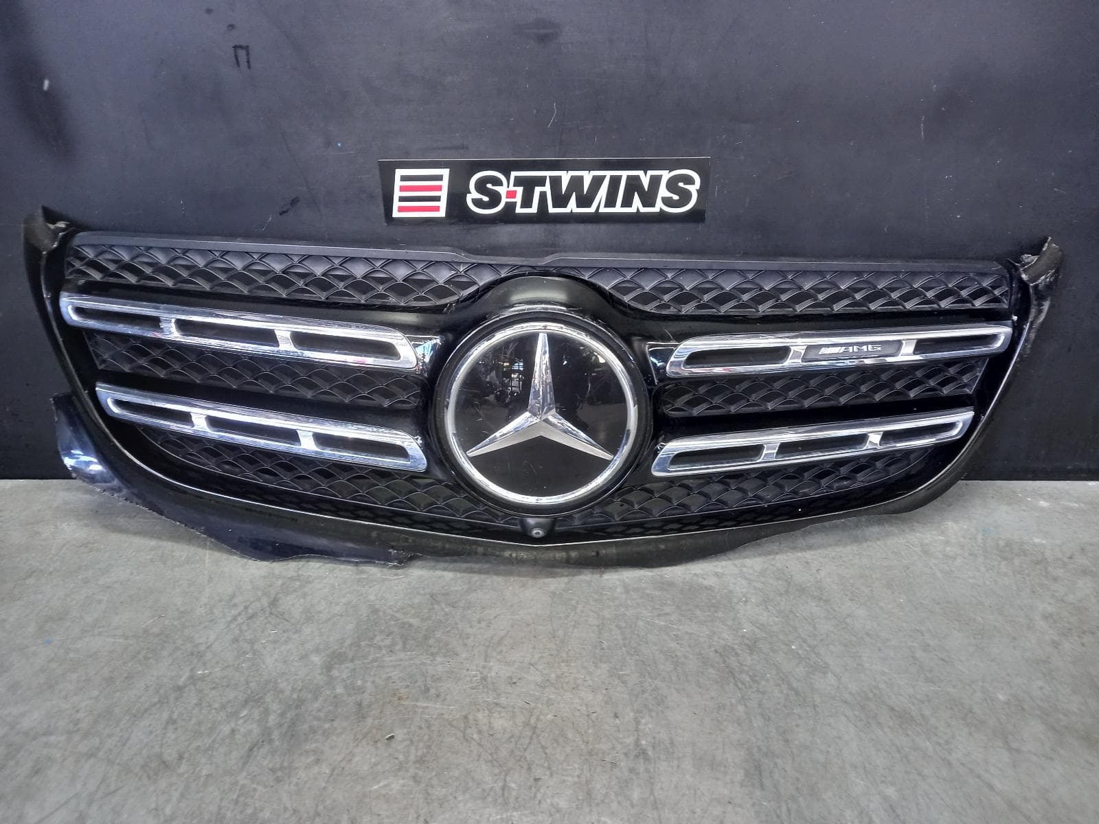 Used auto part listing image: 2016 MERCEDES GLS CLASS GRILLE X166, 01/16-07/19 0000338306
