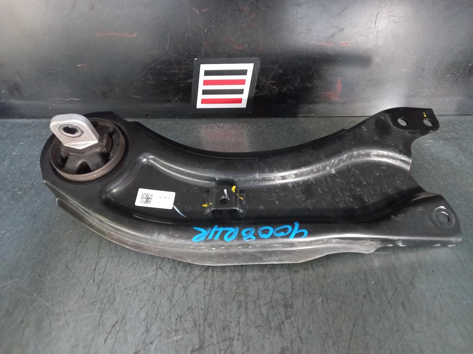 Used auto part listing image: 2024 KIA CARNIVAL/GRAND CARNIVAL RIGHT REAR TRAILING ARM TRAILING ARM, KA4, 10/20- 0000367164