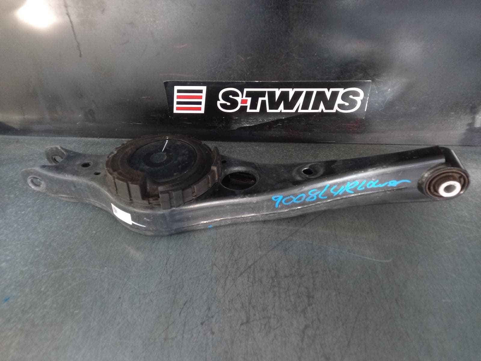 Used auto part listing image: 2024 KIA CARNIVAL/GRAND CARNIVAL LEFT REAR TRAILING ARM LOWER CONTROL ARM, KA4, 10/20- 0000367168