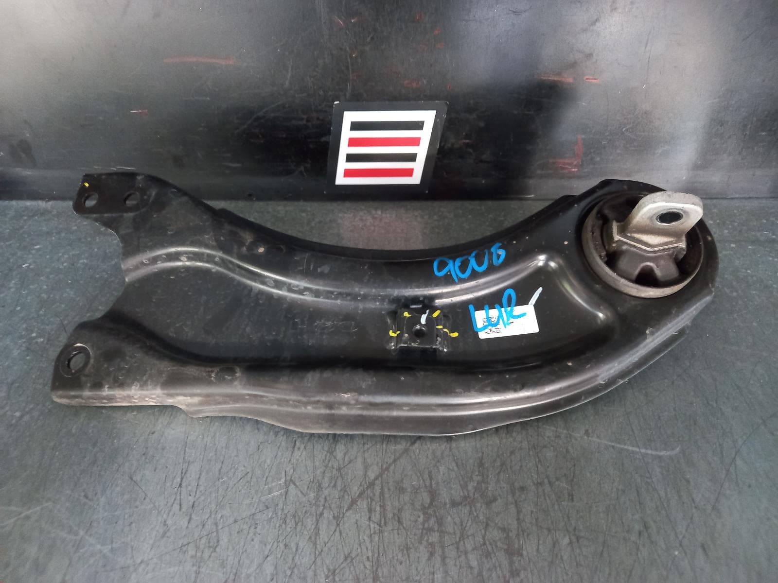 Used auto part listing image: 2024 KIA CARNIVAL/GRAND CARNIVAL LEFT REAR TRAILING ARM TRAILING ARM, KA4, 10/20- 0000367169