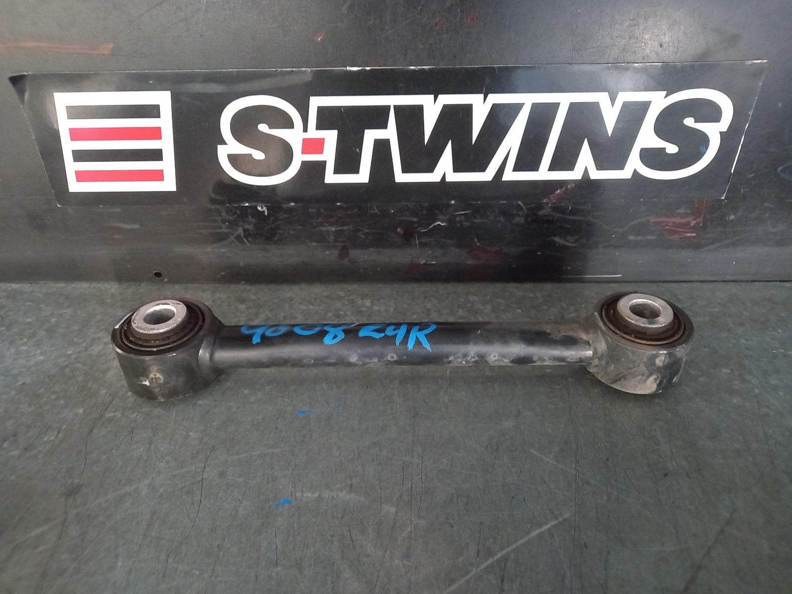 Used auto part listing image: 2024 KIA CARNIVAL/GRAND CARNIVAL LEFT REAR TRAILING ARM UPPER CONTROL ARM-FRONT, KA4, 10/20- 0000367170