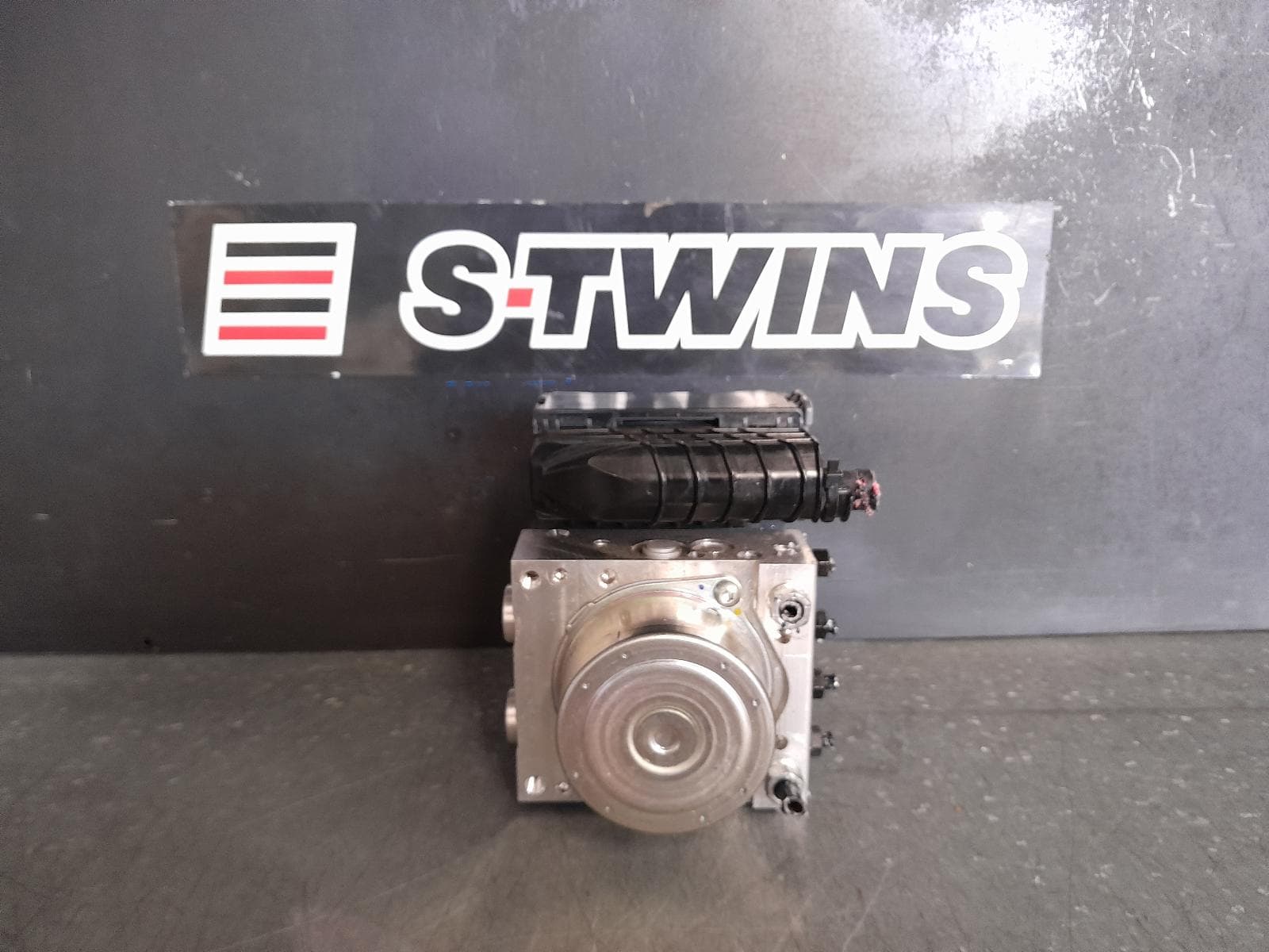 Used auto part listing image: 2022 TOYOTA COROLLA CROSS ABS PUMP MODULATOR XG10, 01/22- 0000341111