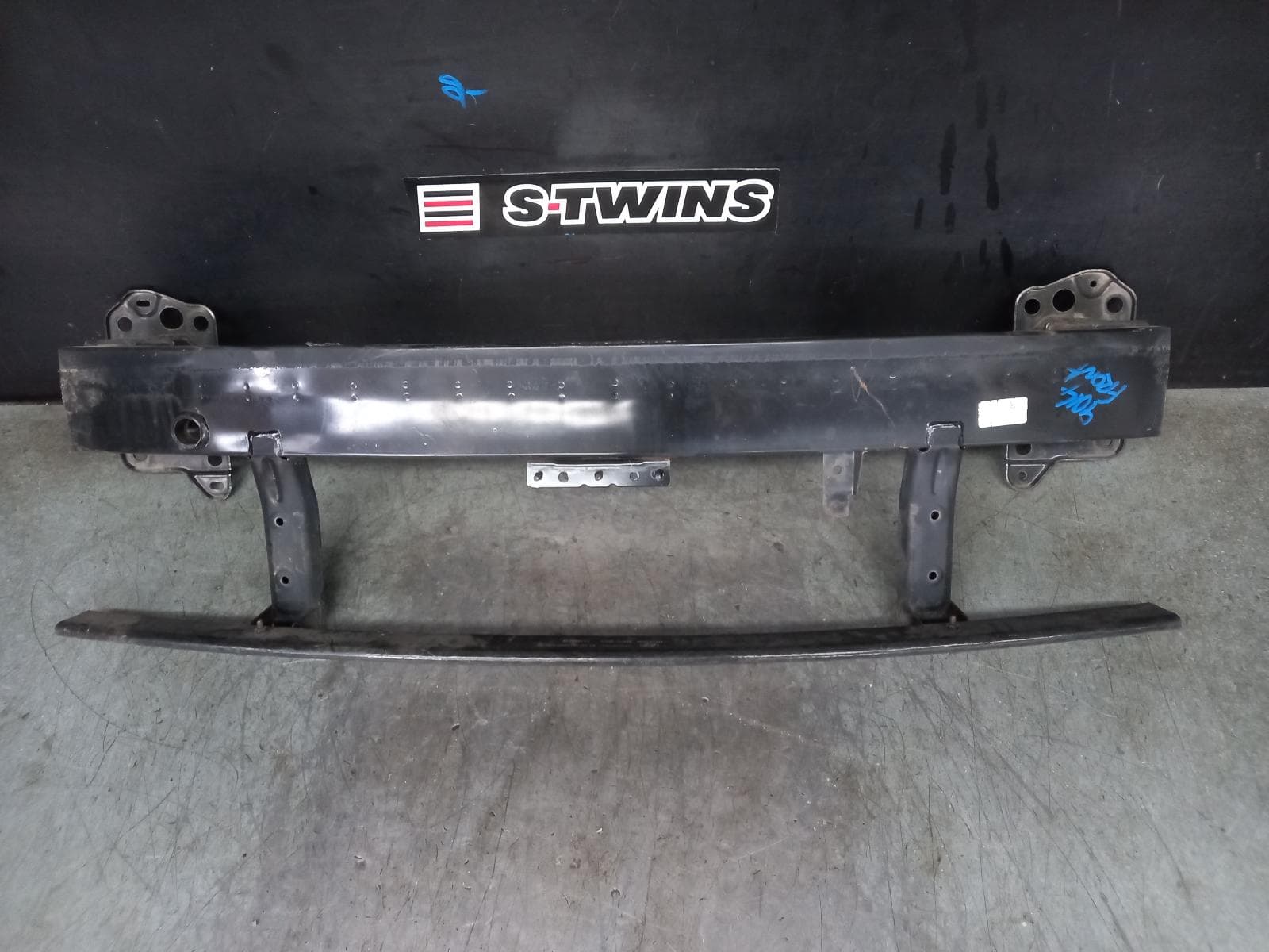 Used auto part listing image: 2018 HYUNDAI KONA F BAR REINFORC BRACK MAIN REINFORCEMENT, STANDARD TYPE, OS, 09/17-07/23 0000364448
