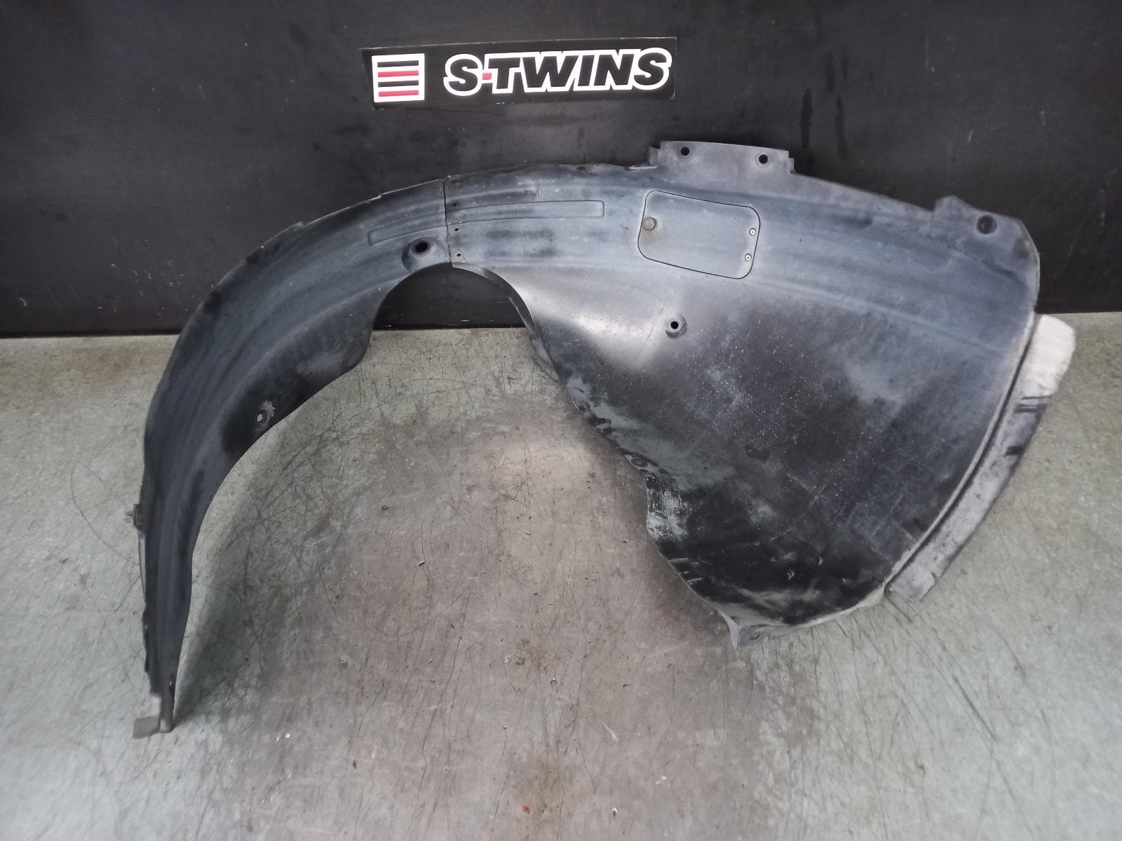 Used auto part listing image: 2018 HYUNDAI KONA RIGHT GUARD LINER FRONT, OS, 09/17-07/23 0000364449