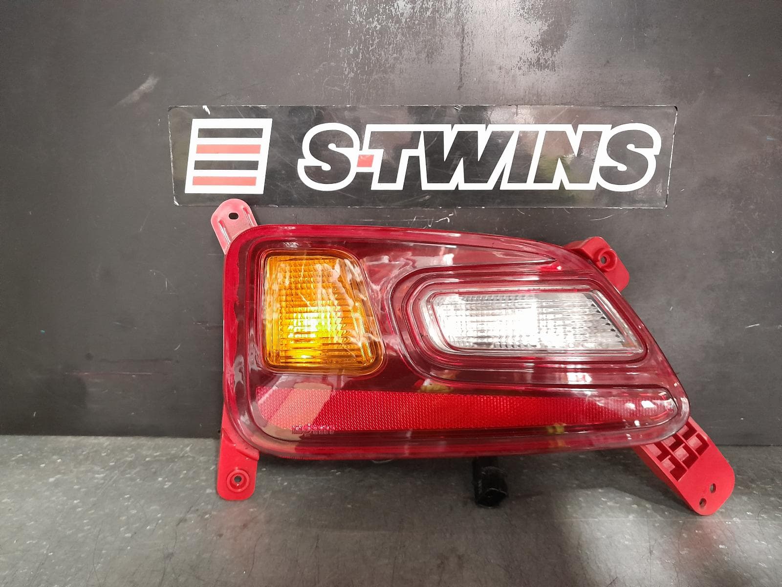 Used auto part listing image: 2018 HYUNDAI KONA LEFT TAILLIGHT OS, IN BUMPER, 09/17-10/20 0000364454