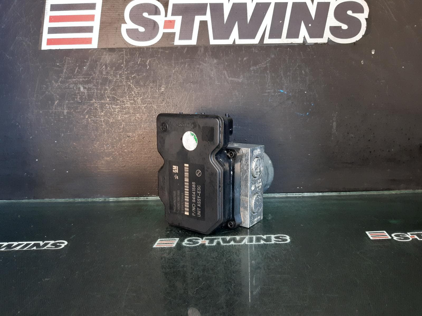 Used auto part listing image: 2015 HOLDEN TRAX ABS PUMP MODULATOR PN 94541508, TJ SERIES, 08/13-12/20 0000341551