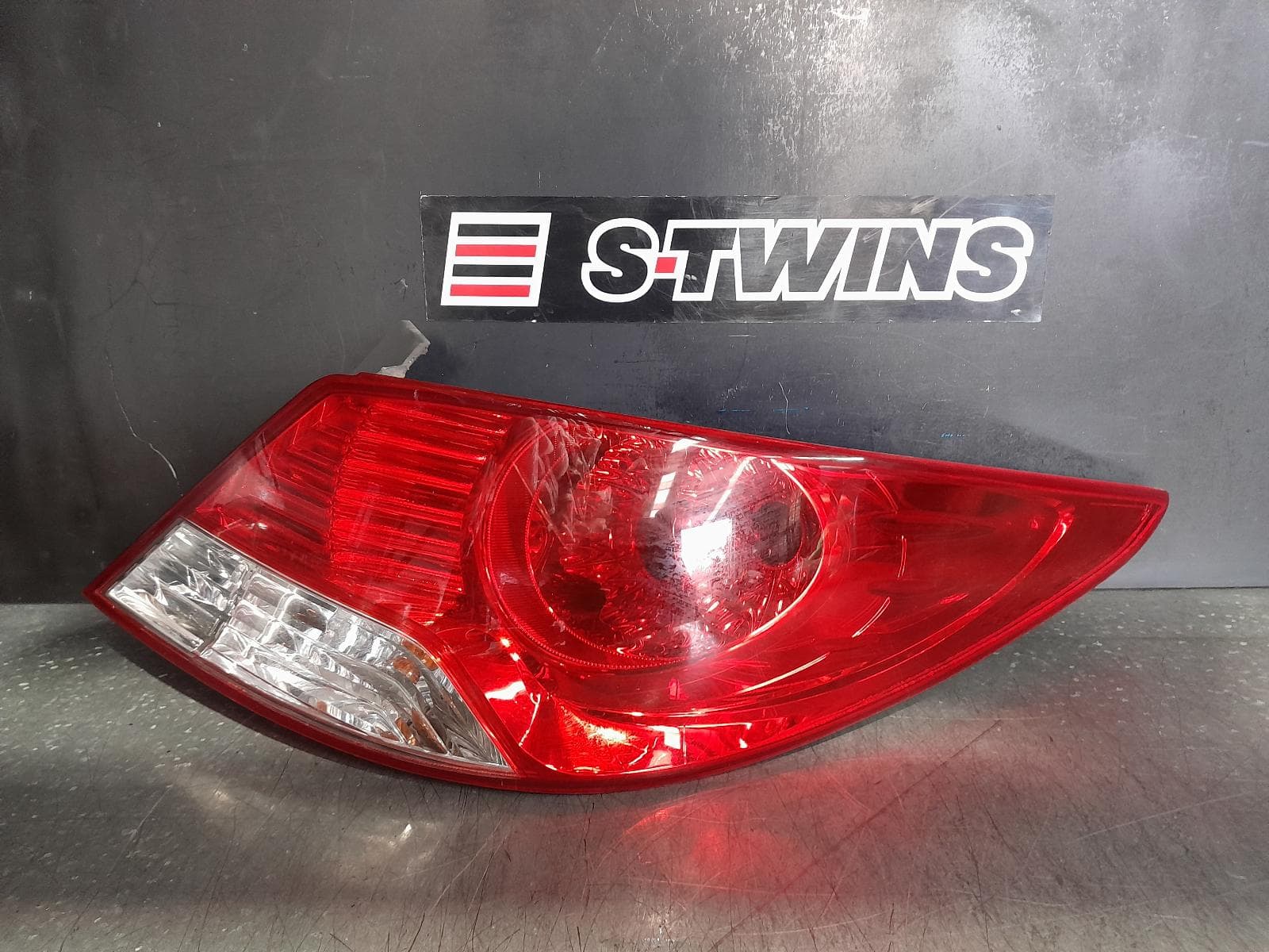 Used auto part listing image: 2013 HYUNDAI ACCENT RIGHT TAILLIGHT RB, SEDAN, 05/11-08/14 0000343395