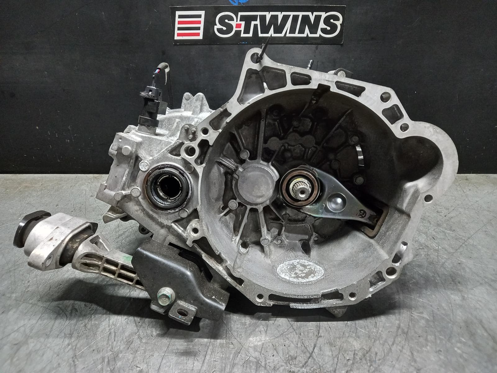 Used auto part listing image: 2013 KIA RIO TRANS GEARBOX MANUAL, PETROL, 1.4, G4FA, 6 SPEED, UB, 08/11-11/16 0000361349