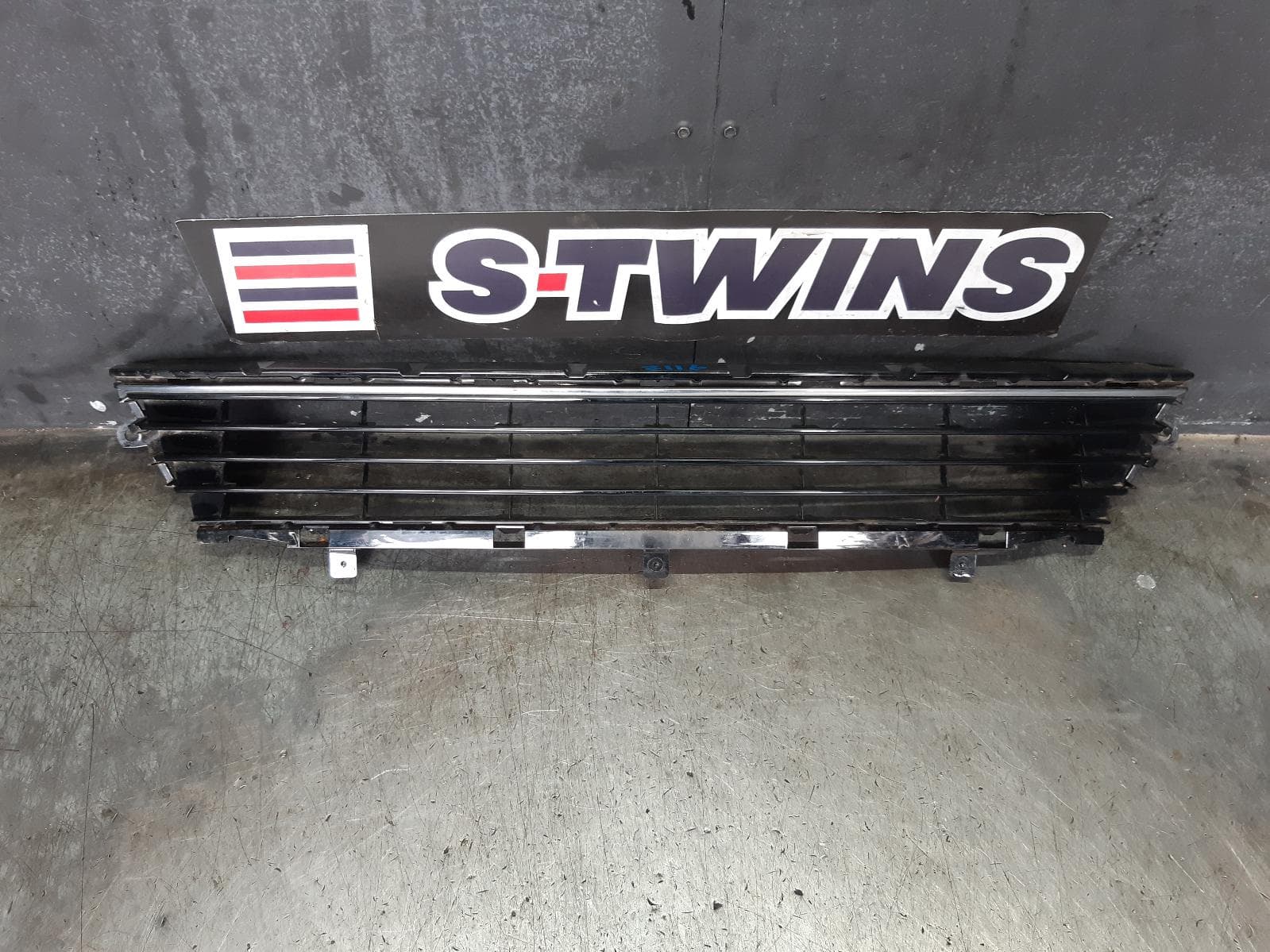 Used auto part listing image: 2018 TOYOTA COROLLA GRILLE E210, BUMPER GRILLE (CENTRE), ASCENT SPORT, HATCH, 07/18-08/22 0000342902