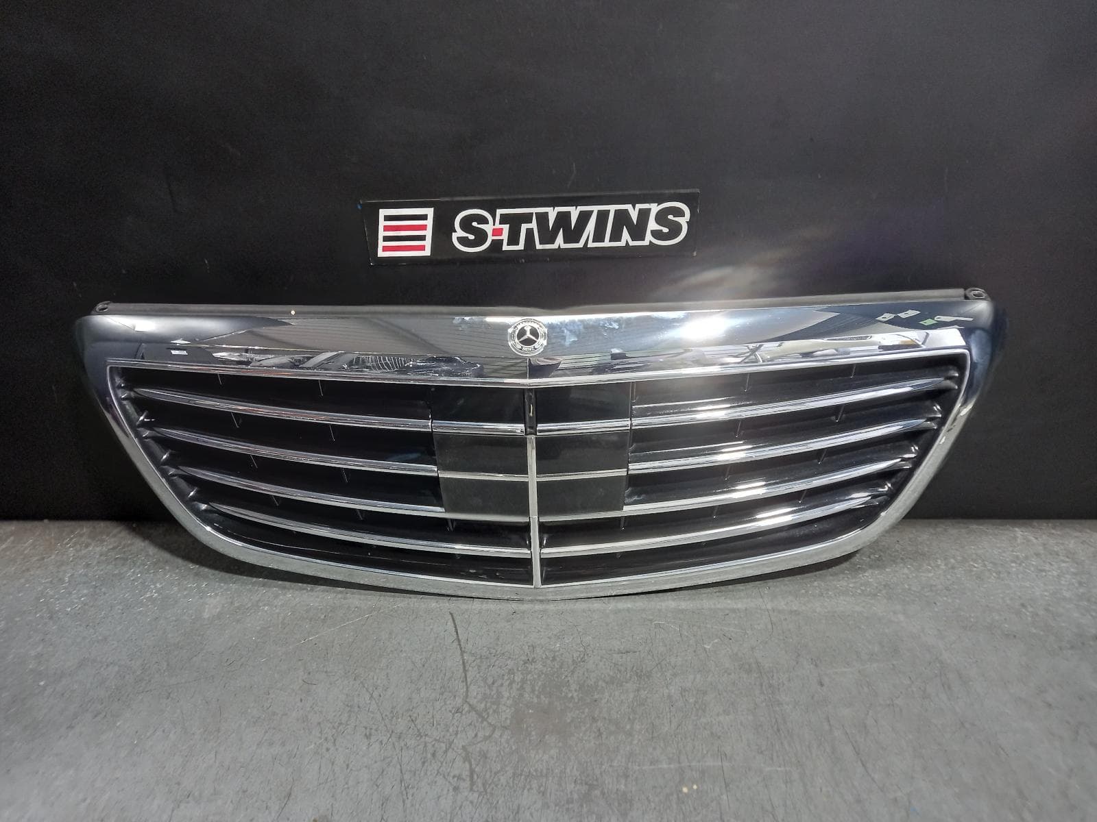 Used auto part listing image: 2015 MERCEDES S CLASS GRILLE W222, 11/13-11/20 0000307939