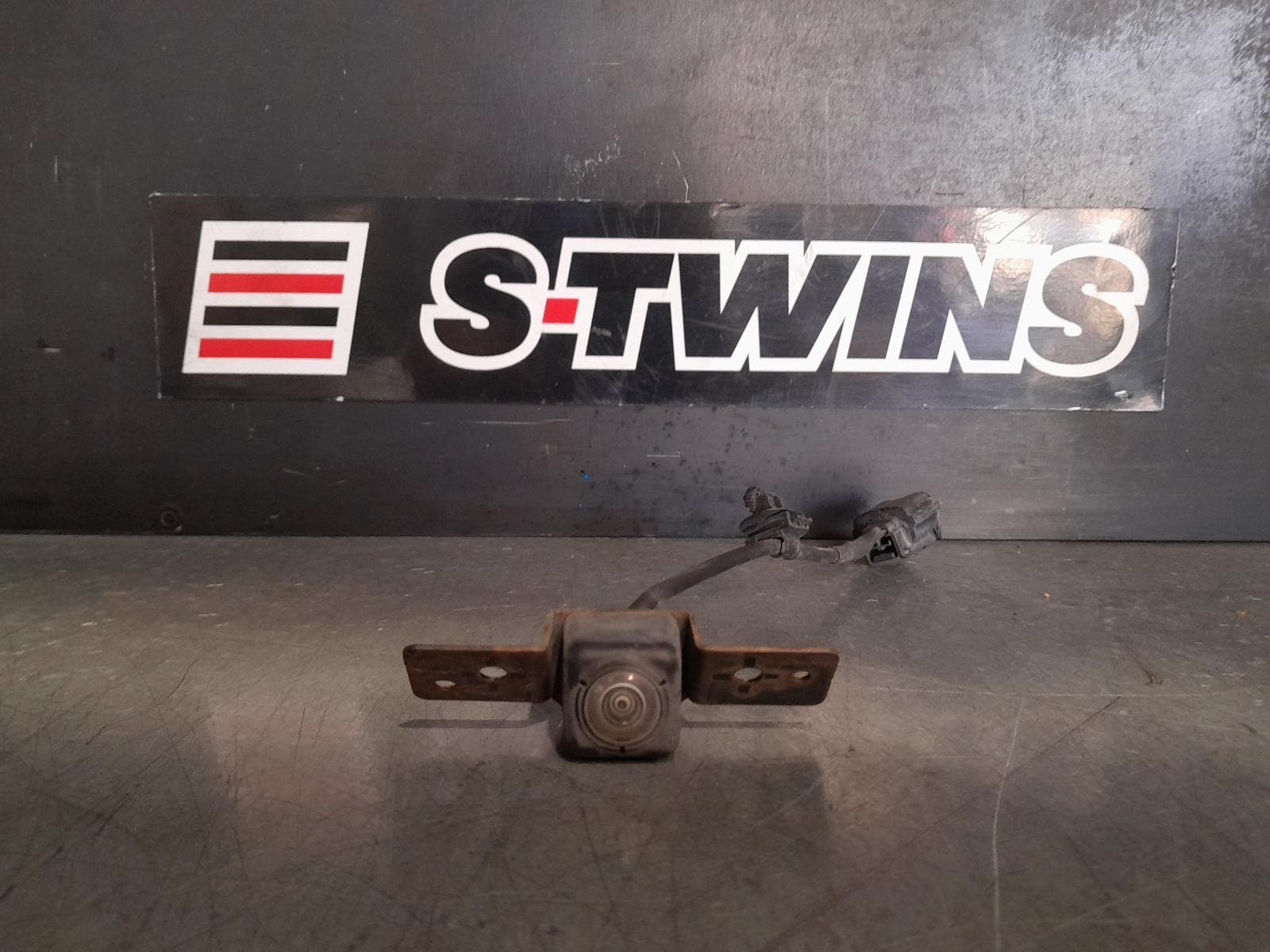 Used auto part listing image: 2017 MITSUBISHI PAJERO REVERSE CAMERA REVERSE CAMERA (TAILGATE HANDLE MOUNTED), QE-QG, PAJERO SPORT, 10/15-10/24 0000343048