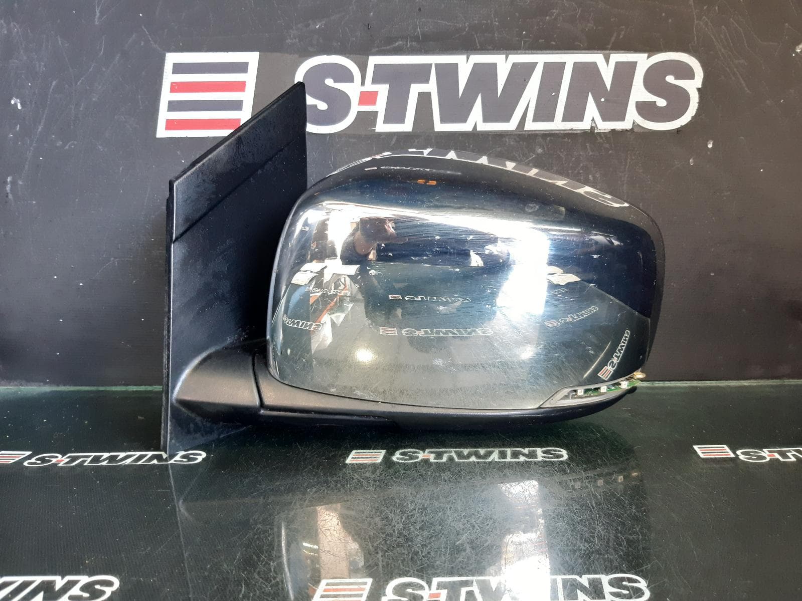 Used auto part listing image: 2011 CHRYSLER VOYAGER LEFT DOOR MIRROR RT, CHROME, W/ INDICATOR TYPE, 03/08-12/14 0000344309