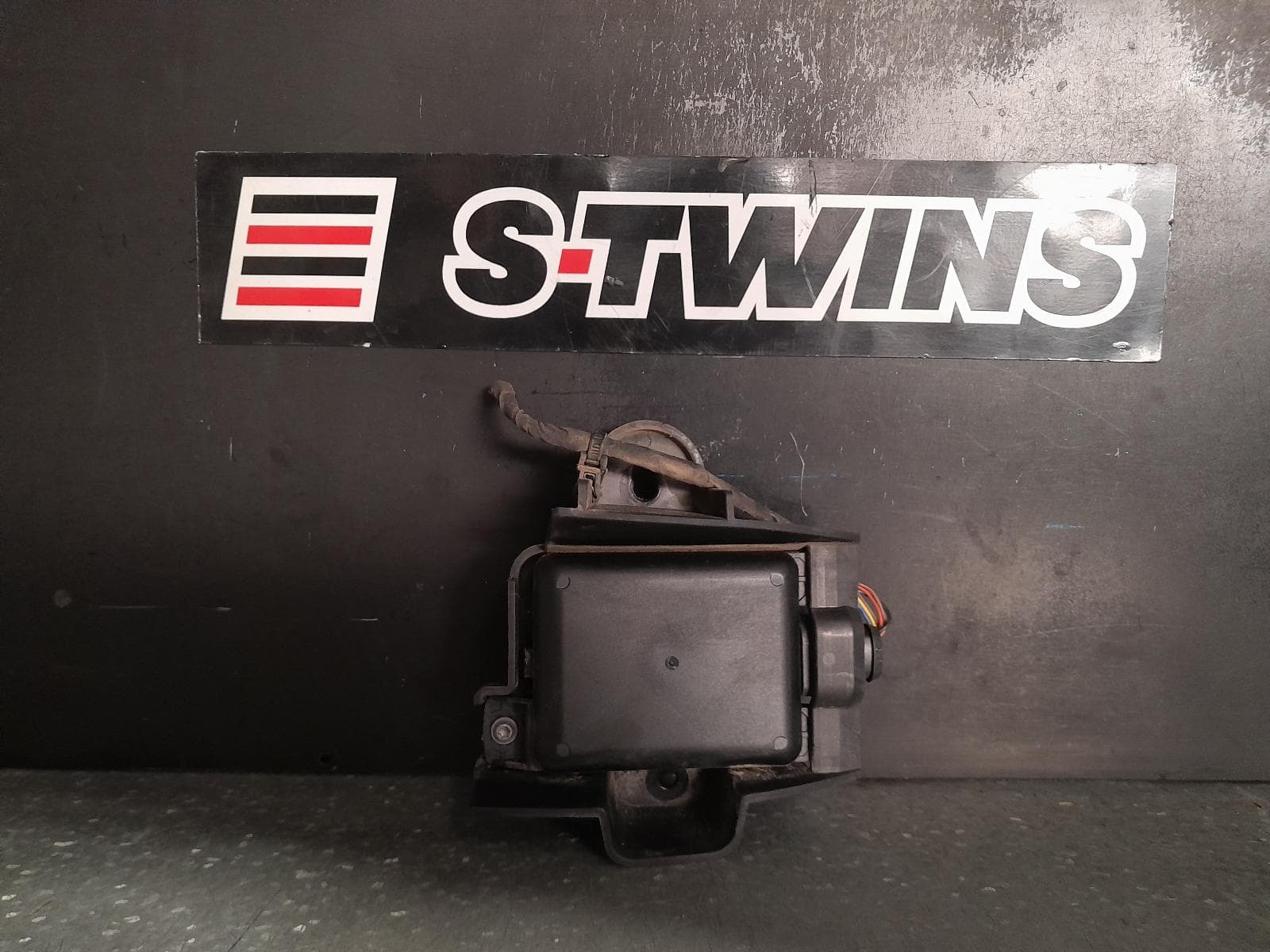 Used auto part listing image: 2016 SKODA SUPERB REVERSE CAMERA BLIND SPOT MONITOR SENSOR (LH REAR BEHIND BUMPER), NP, 03/16- 0000343732
