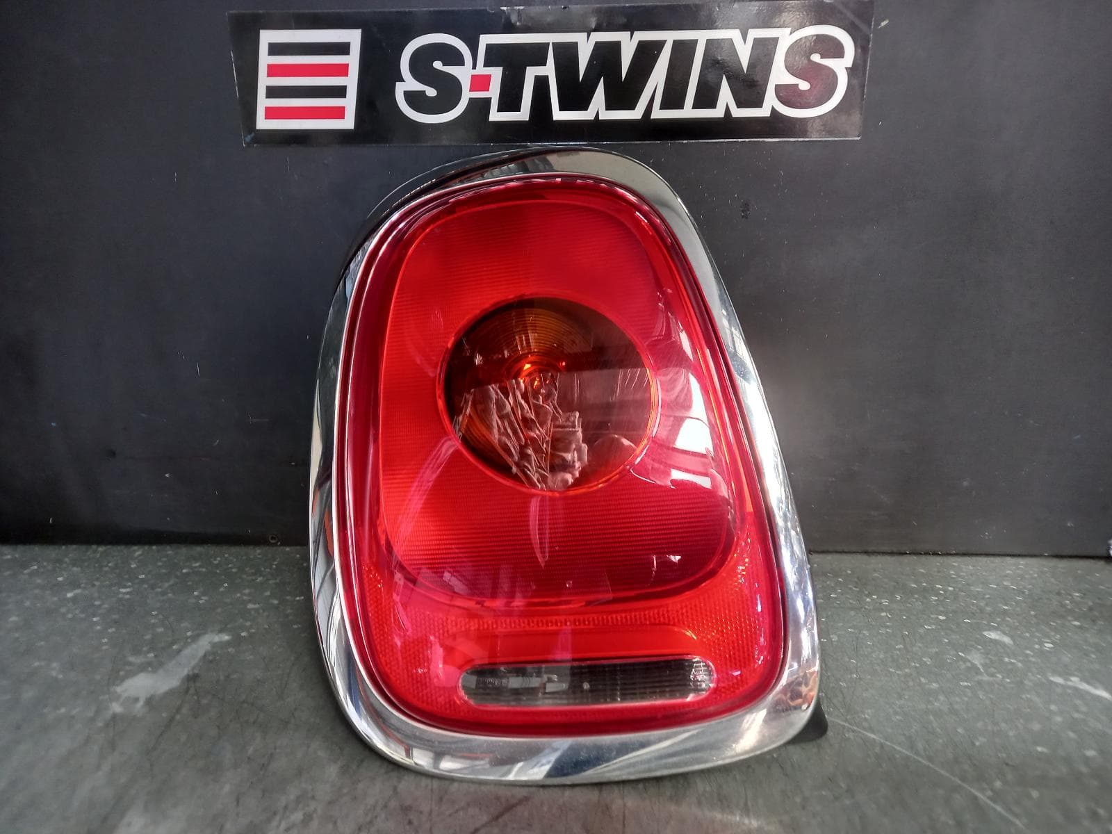 Used auto part listing image: 2017 MINI COOPER LEFT TAILLIGHT F55/F56/F57, IN BODY, NON LED TYPE, 04/14- 0000357091