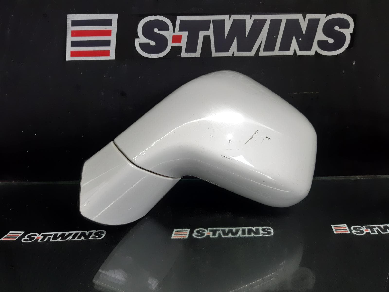 Used auto part listing image: 2015 HOLDEN CAPTIVA LEFT DOOR MIRROR CG, NON HEATED, NON INDICATOR TYPE, 5 PIN TYPE, CAPTIVA 5 TYPE, 09/06-09/15 0000345078