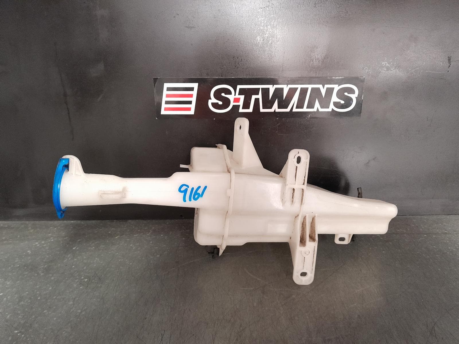 Used auto part listing image: 2012 HYUNDAI I20 WASHER BOTTLE PB, 03/12-12/15 0000365564