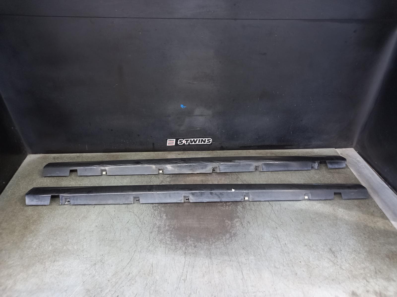 Used auto part listing image: 2013 CHRYSLER 300C SIDE STEP SKIRT ASSY, LX, 12/11-12/21 0000362703