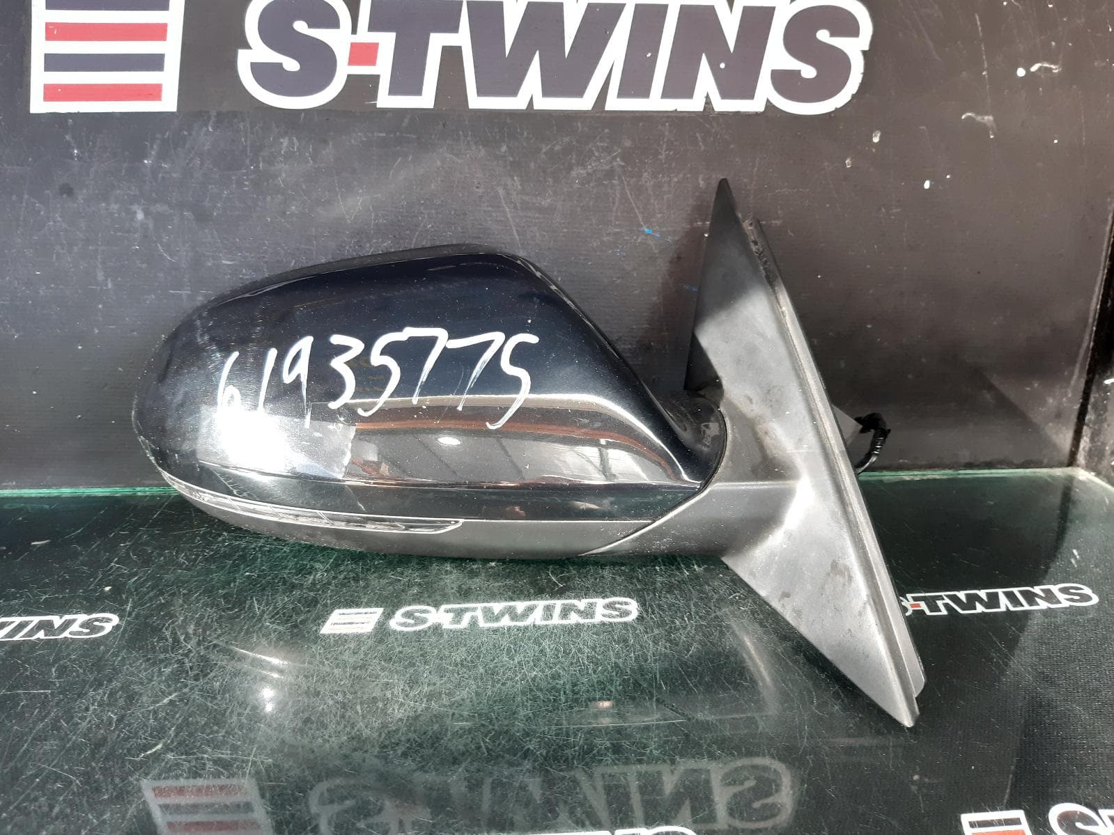 Used auto part listing image: 2011 AUDI A6 RIGHT DOOR MIRROR 4G/C7, MANUAL FOLD, NON LANE CHANGE ASSIST & NON CAMERA TYPE (6XM/7Y0), 04/11-06/18 0000347019