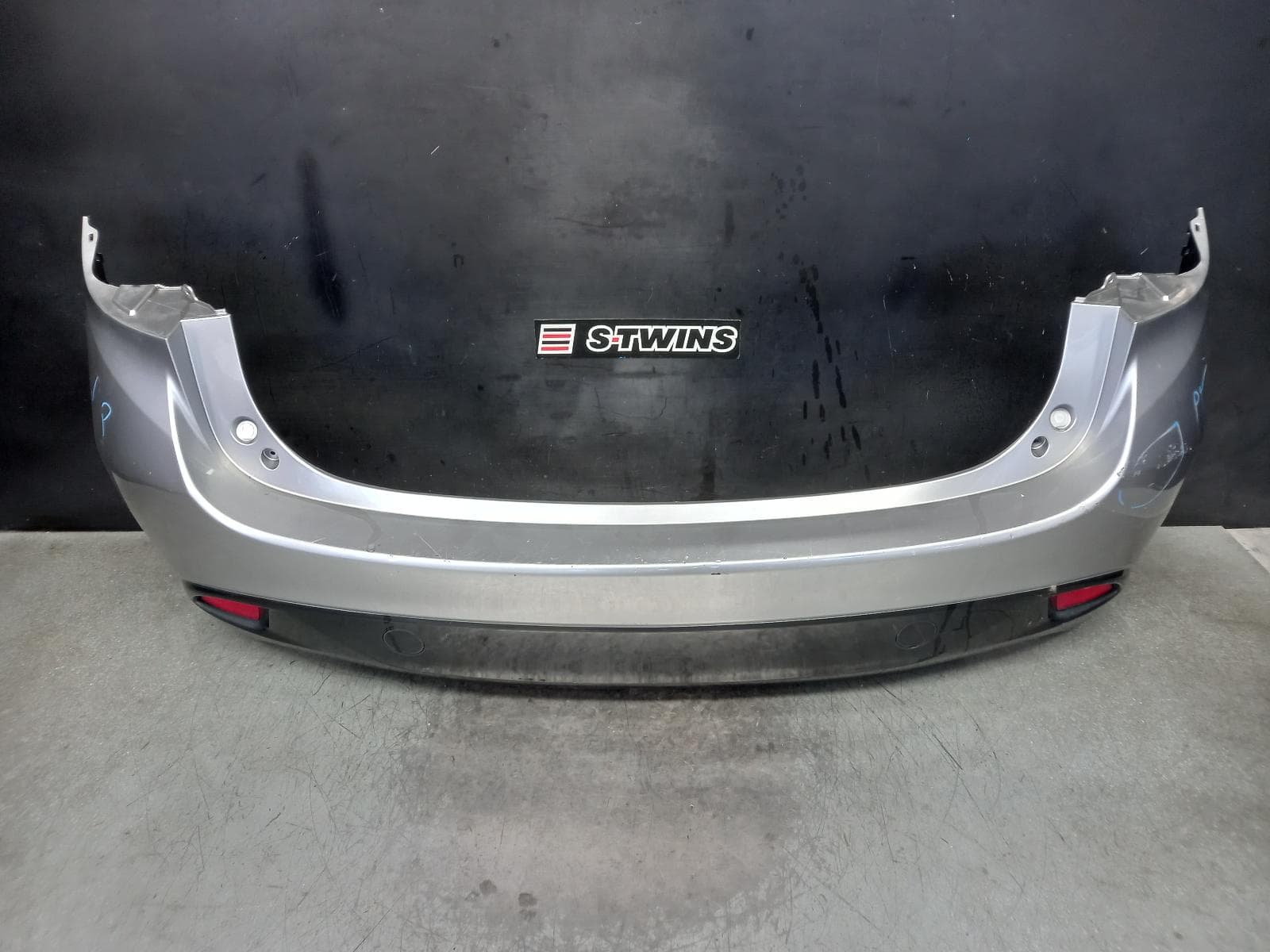 Used auto part listing image: 2014 MAZDA 3 REAR BUMPER BM, HATCH, DIESEL, NON PARK SENSOR TYPE, 11/13-05/16 0000366568
