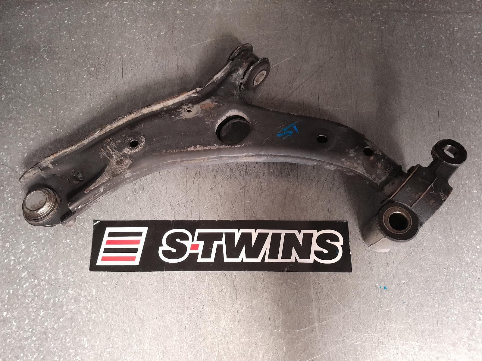 Used auto part listing image: 2014 MAZDA 3 RIGHT FRONT LOWER CONTROL ARM DIESEL, BM, 11/13-05/16 0000366585