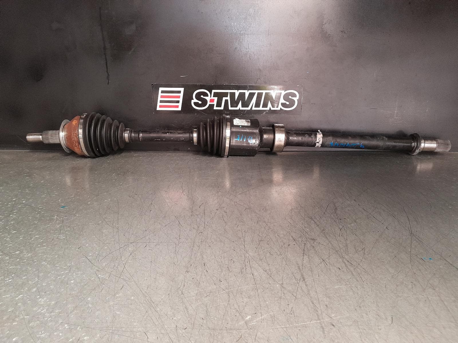 Used auto part listing image: 2014 MAZDA 3 RIGHT DRIVESHAFT AUTO T/M, DIESEL, 2.2, BM-BN, 08/14-02/19 0000366586