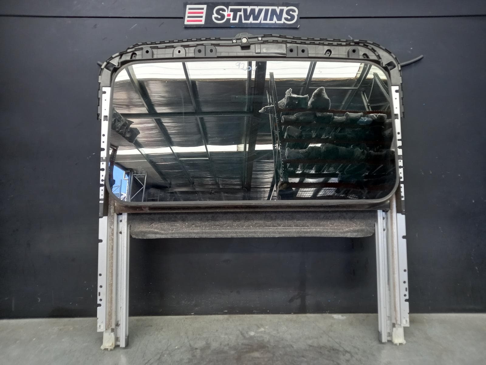Used auto part listing image: 2014 MAZDA 3 ROOF GLASS SUNROOF T SUNROOF, BM, 11/13-05/16 0000366588