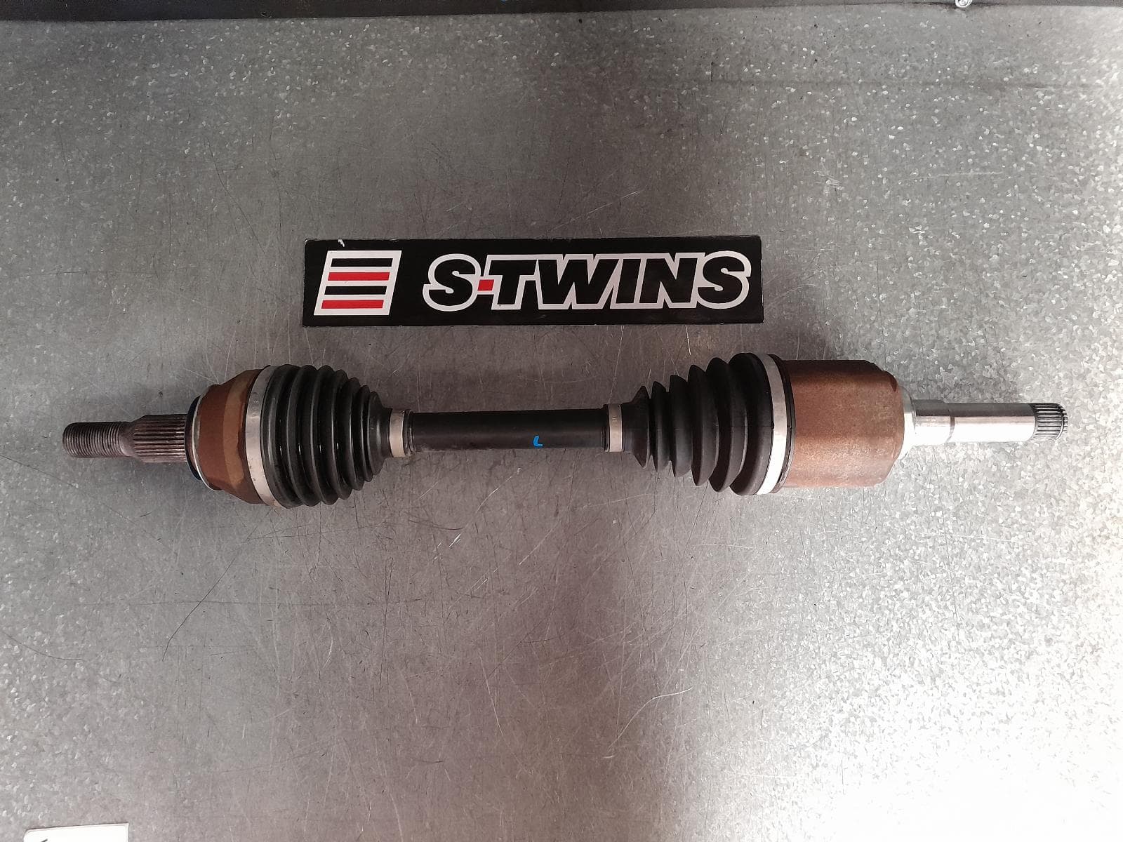 Used auto part listing image: 2018 HOLDEN ACADIA LEFT DRIVESHAFT AC, FRONT, AUTO, PETROL, 3.6, 08/18-12/20 0000362910