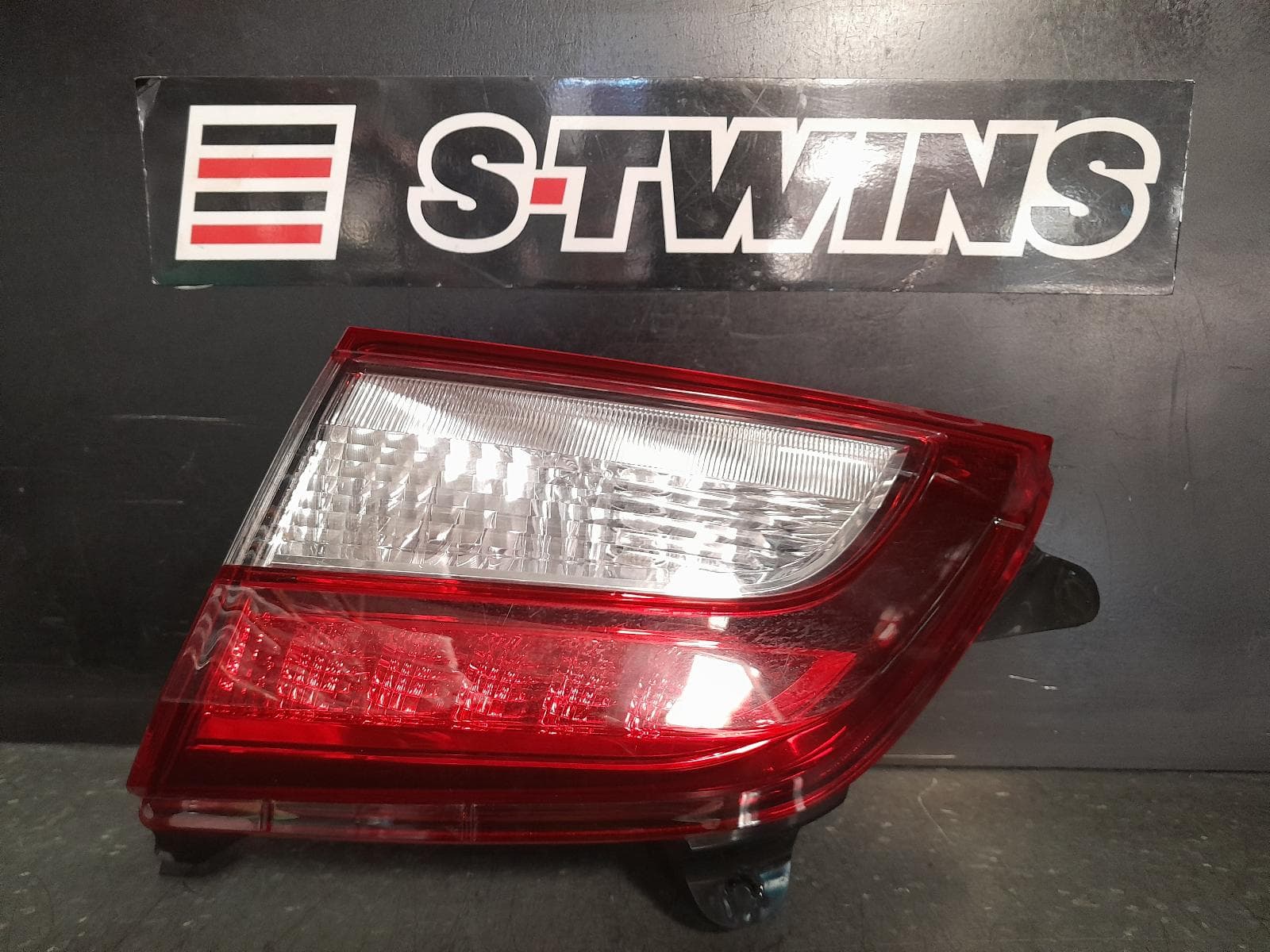 Used auto part listing image: 2016 SUBARU OUTBACK LEFT TAILLIGHT 6TH GEN, IN BODY, 08/14-12/20 0000366434