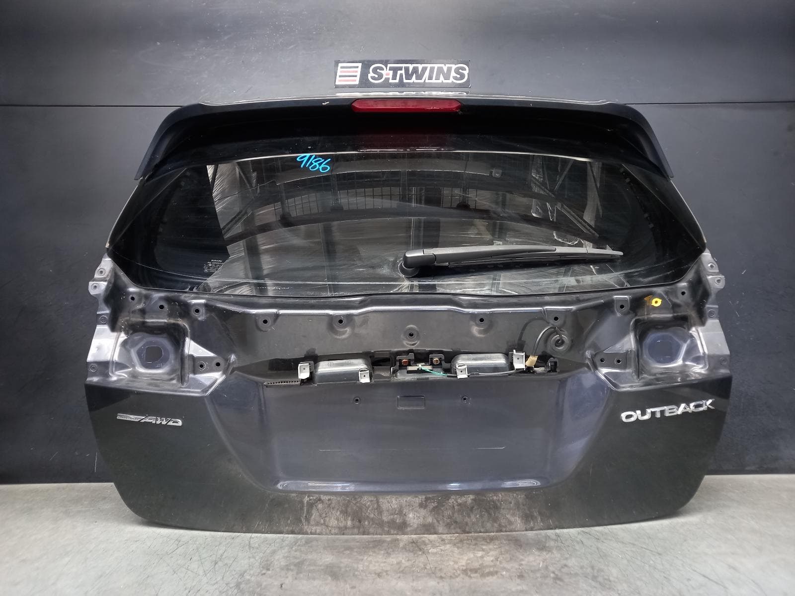 Used auto part listing image: 2016 SUBARU OUTBACK BOOTLID TAILGATE TAILGATE, 6TH GEN, MANUAL OPERATED TYPE, 08/14-12/20 0000366435