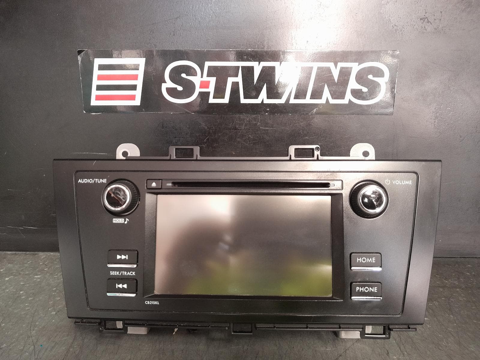 Used auto part listing image: 2016 SUBARU OUTBACK HEAD UNIT, 6.2IN NON SAT NAV TYPE, P/N ON FACE CB215KL, 6TH GEN, 08/14-12/17 0000366439
