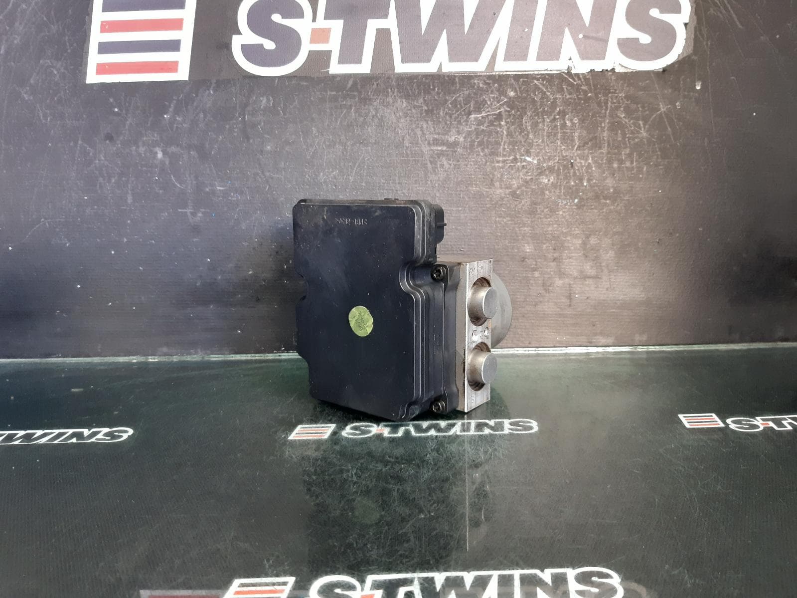 Used auto part listing image: 2015 KIA CARNIVAL/GRAND CARNIVAL ABS PUMP MODULATOR YP, P/N 58920A9300, 01/15-10/20 0000346189