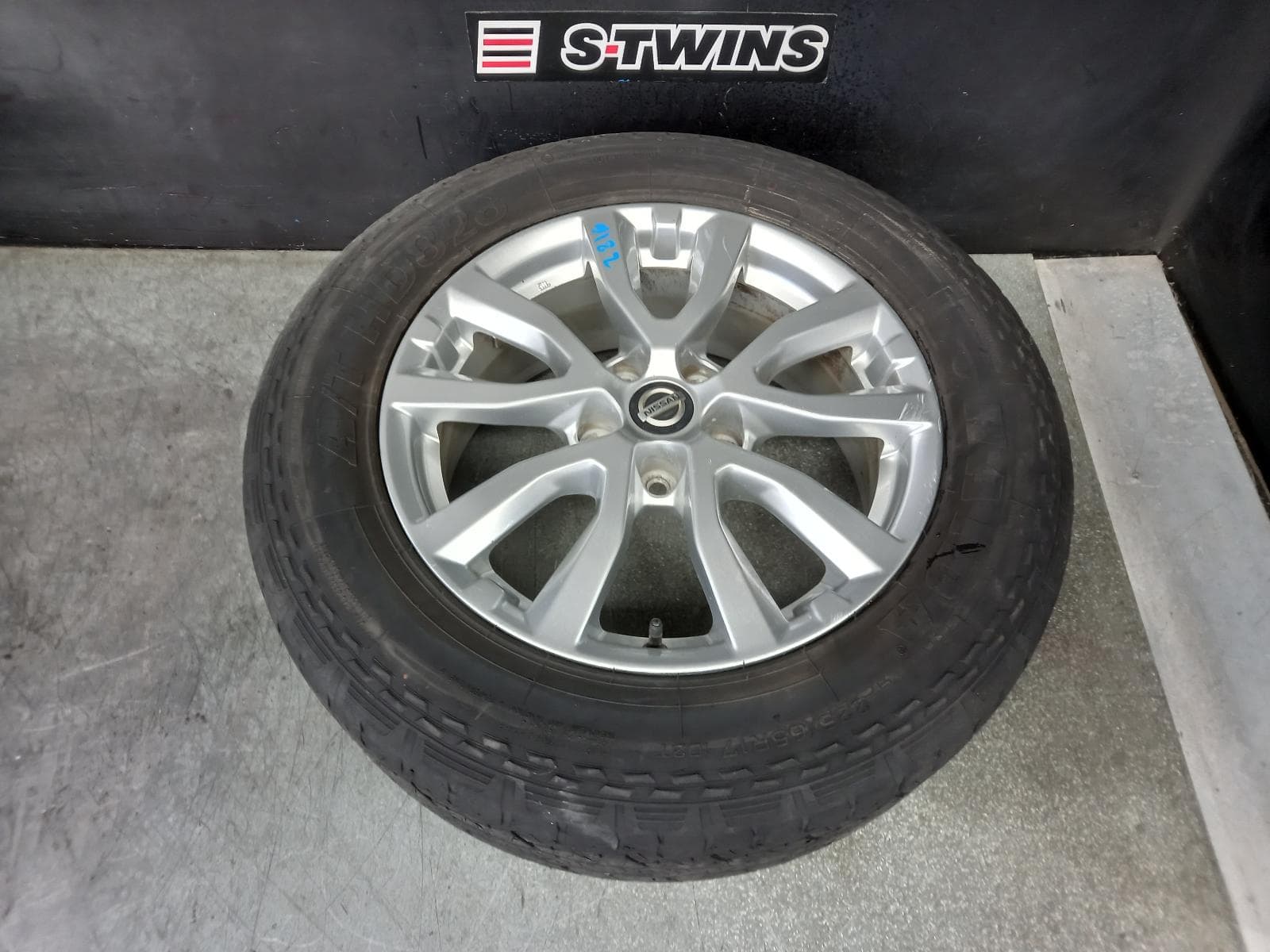 Used auto part listing image: 2019 NISSAN XTRAIL WHEEL MAG FACTORY, 5 Y SPOKE, 17X7IN, T32, 02/17-07/22 0000364338